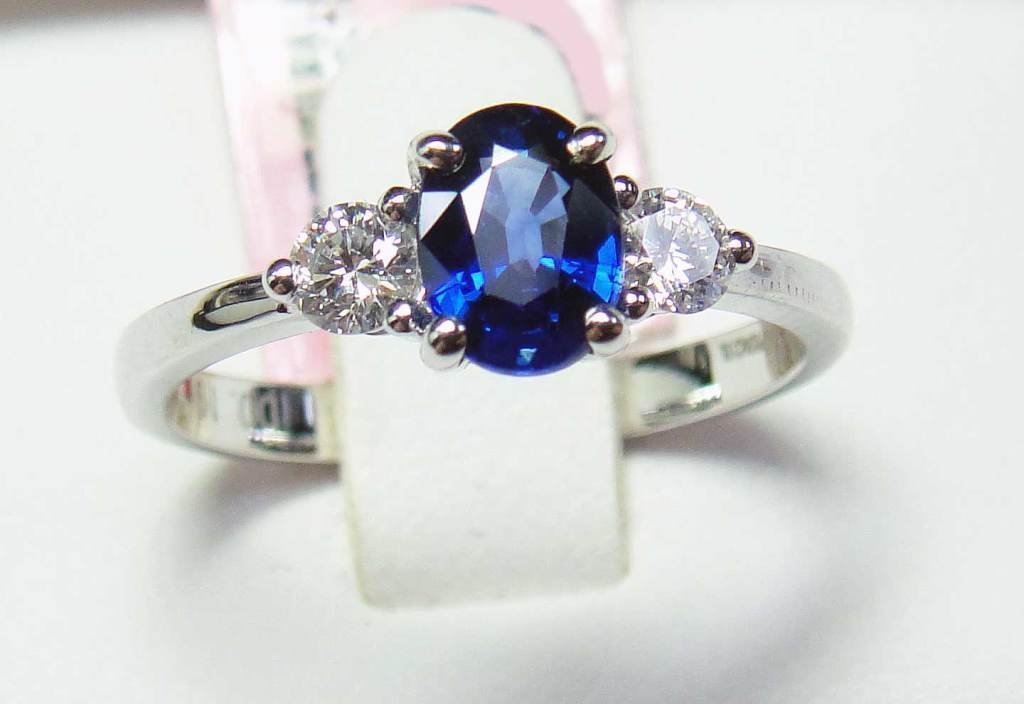 18KT Gold, 1.00ct Sapphire & 0.20ctw Diamond Ring: 18KT White Gold, NATURAL 1.00ct Blue Sapphire & 0.20ct Diamond Solitaire Ring. A 2800