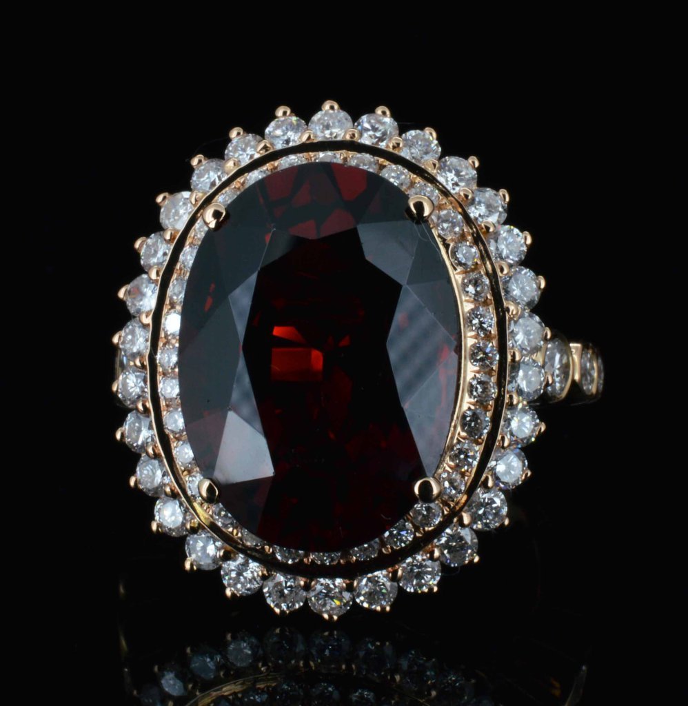 18KT Rose Gold, 13.50ct Natural Garnet & 1.57ct Diamond: 18KT Rose Gold, 13.50ct Natural Garnet & 1.57ct Diamond Ring. Total weight of Ring: 8.40 Grams. A8880
