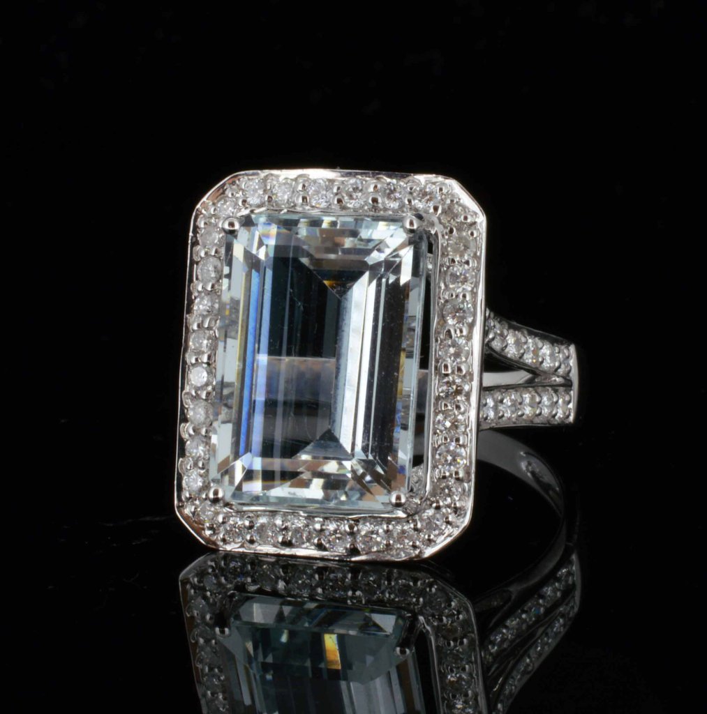14KT Gold, 7.36ct Aquamarine & 0.66ct Diamond Ring.