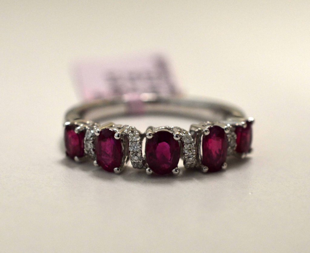 18KT Gold, 1.42ct Ruby & 0.18ct Diamond Ring.