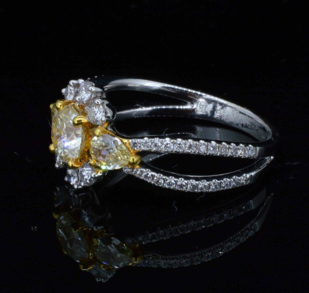 18KT White Gold, 1.31ctw Fancy/White Diamond Ring - 3