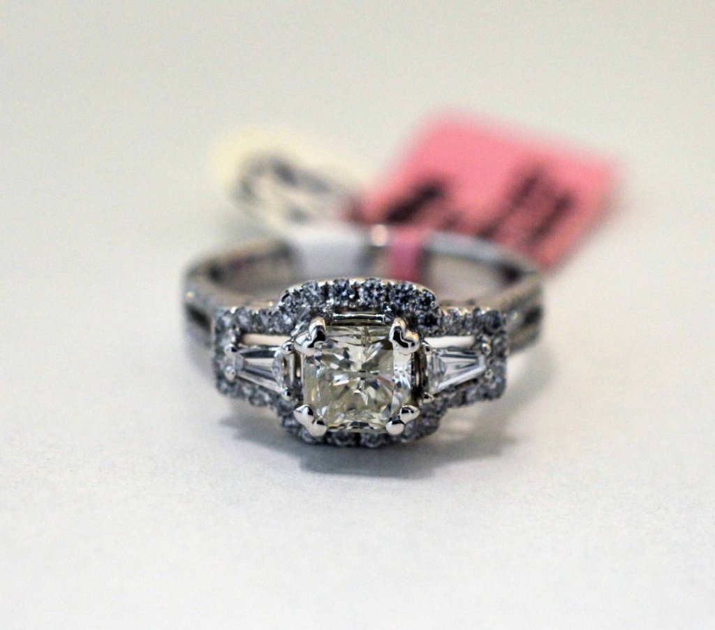 18K white gold, 0.98 ct diamond ring.