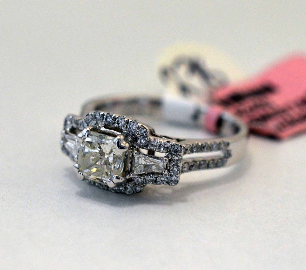 18K white gold, 0.98 ct diamond ring. - 3