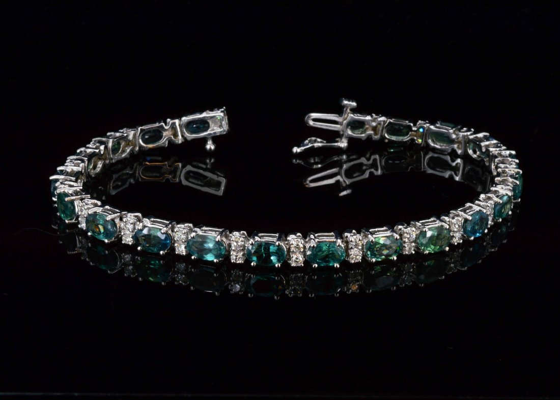 14k White Gold, 8.97cts Natural Alexandrite & 0.92cts: 14k white gold bracelet 10.70gr. Oval cut natural Alexandrite TW: 8.97cts, 0.92cts TW round cut Diamonds. All VS-SI clarity, G-H color. A6400