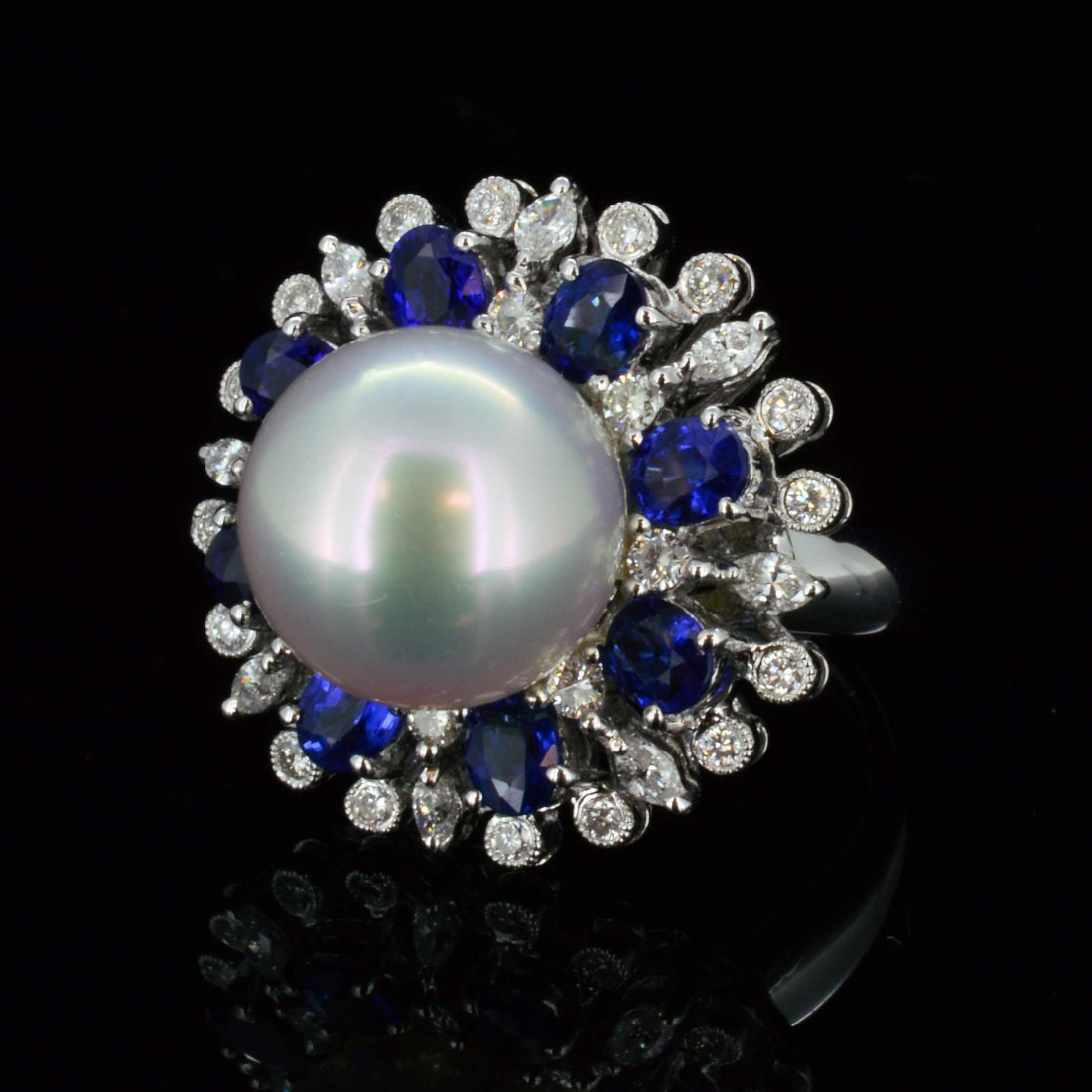 18K Gold, 5.68CT Sapphire & 0.86CT Diamond Tahitian: 18K Gold, 5.68CT Oval-shape Sapphire & 0.86CT Diamond, Clarity: VS-1/VS-2, Color: G-H - Tahitian South Sea Peal (12.65-12.60mm) Total weight of Ring: 12 Grams A7680