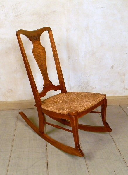 Lovely American Rocking chair: Beautiful and sturdy rocking chair. Rush seating is in good condition and the chair itself is made of maple wood. Very simple and nostalgic. Circa: Vintage. Styles: American. Material: Wood. Measureme