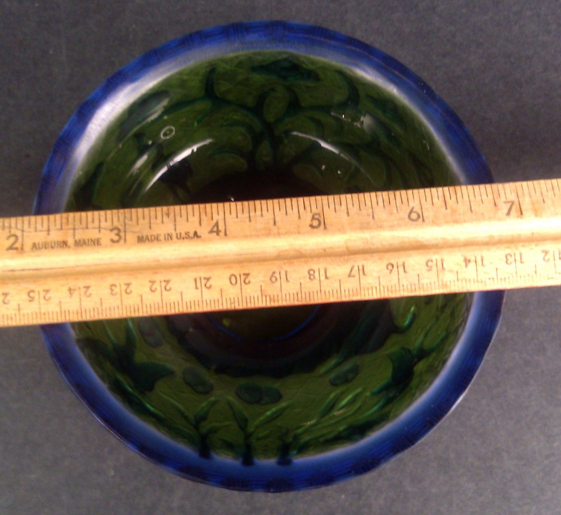 A GREEN AND BLUE PEKING GLASS BOWL - 7