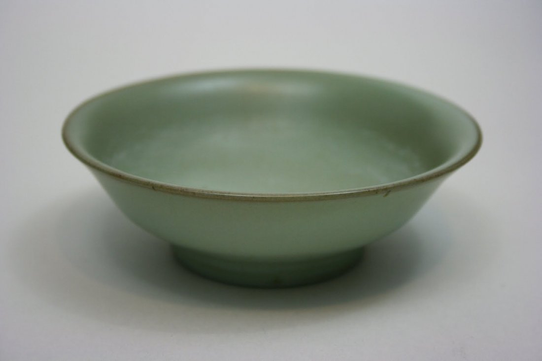 CHINESE CELADON BOWL: A Chinese antique celadon glazed saucer, fully glazed with three marks of kiln holders, rim and bottom glaze turns brown. marks of usage from time. H 1.5"x D 4.5" (id-450410)