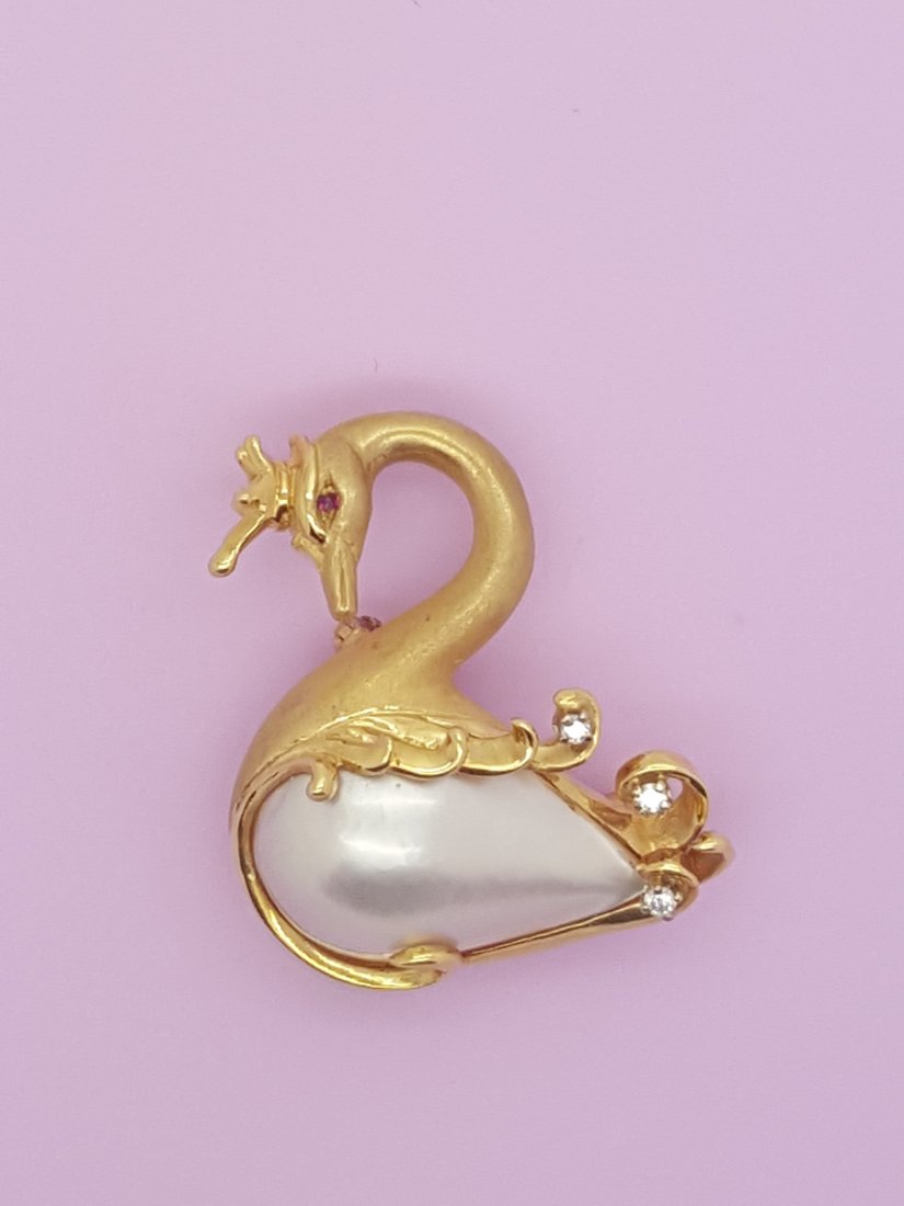 A 14k Yellow Gold Swan Pearl Brooch with Diamonds and (1 of 6)