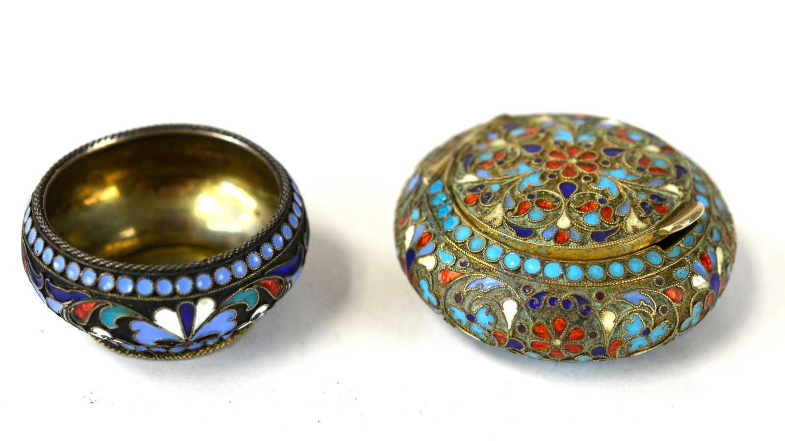 Two Russian Silver Enamel Pill Boxes: Two Russian antique silver enamel pill boxes, one with cover is 2"W x 3/4"H, other one is 1 1/2"W x 3/4"H, both with mark. total weight about:70 grams
