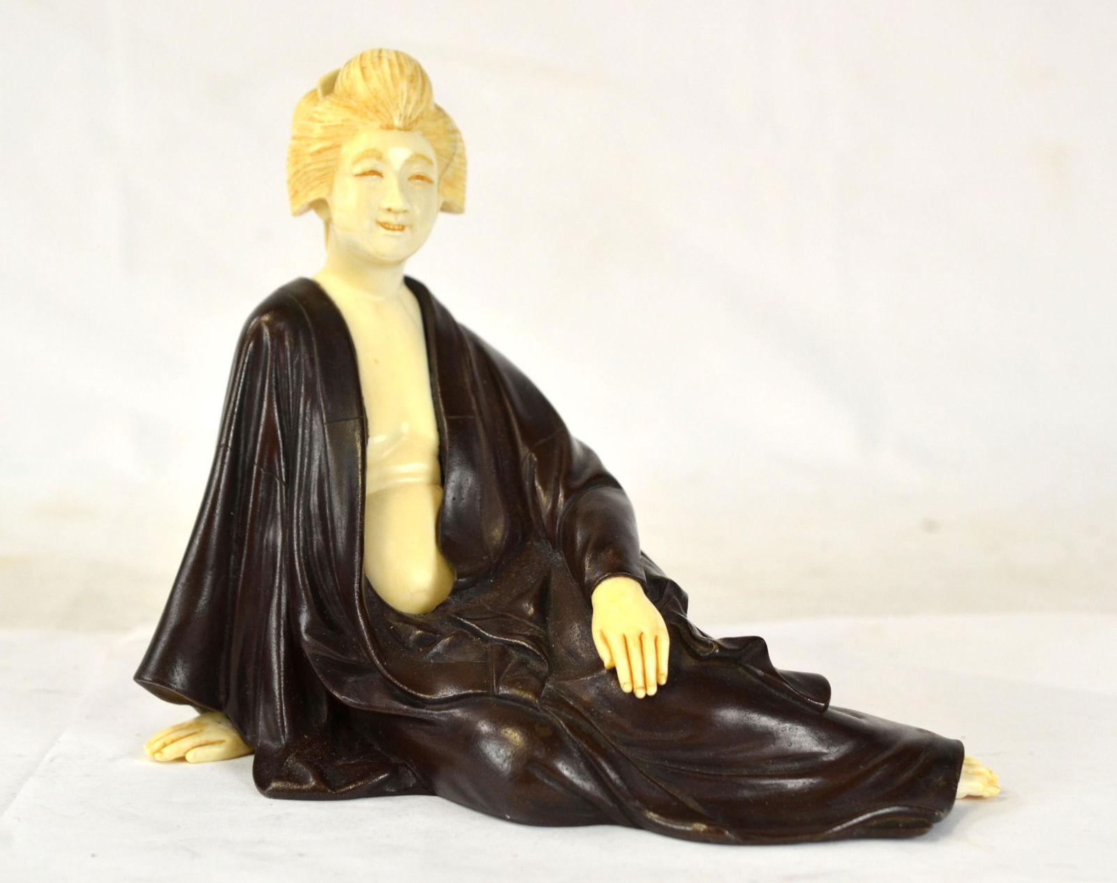 Fine Japanese Carved Bronze Lady (1 of 8)