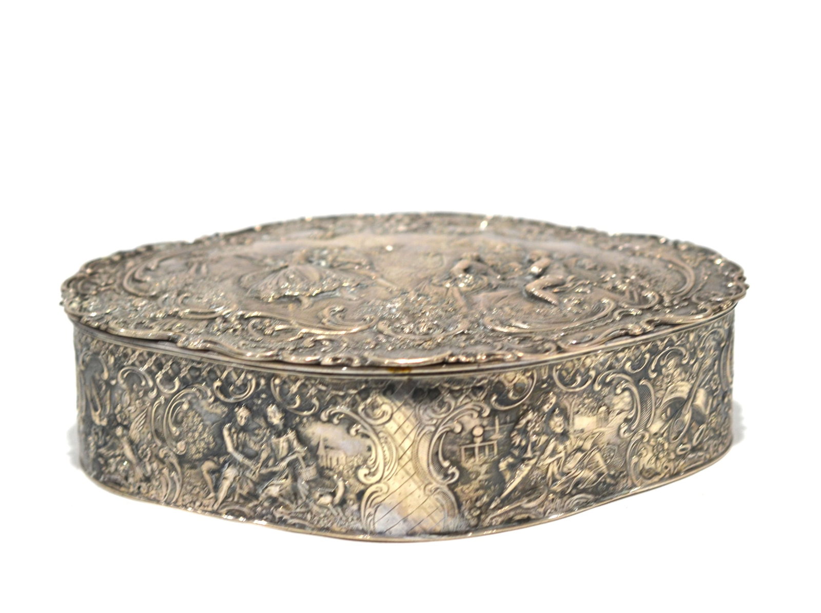 Antique Large Silver Box w Scenery: Antique large oval shape silver box with scenery. mark on bottom. 8 3/4"W x 6 1/2"D x 2 1/4"H, weight about 564 grams