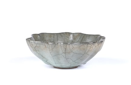 A Ge Type Crackle Glazed Lotus Bowl