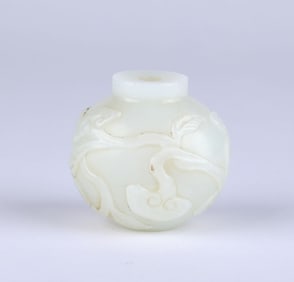 Fine Chinese White Jade Snuff Bottle