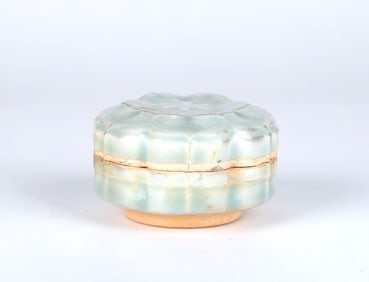 Chinese Pale Celadon Glazed Lobed Box