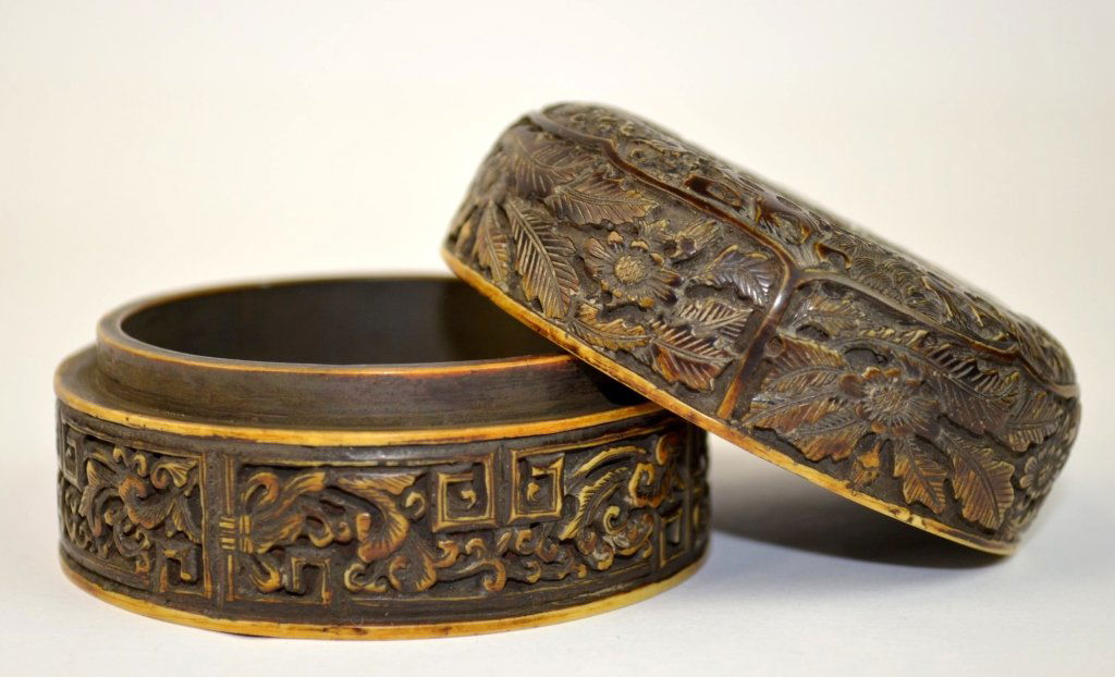 Chinese Carved Round Horn Box with Dragon (1 of 7)