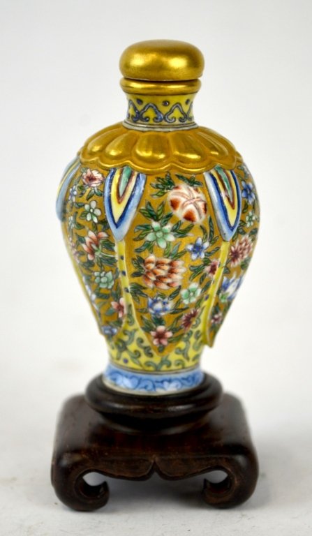 Chinese Porcelain Famille Rose Snuff Bottle (1 of 8)