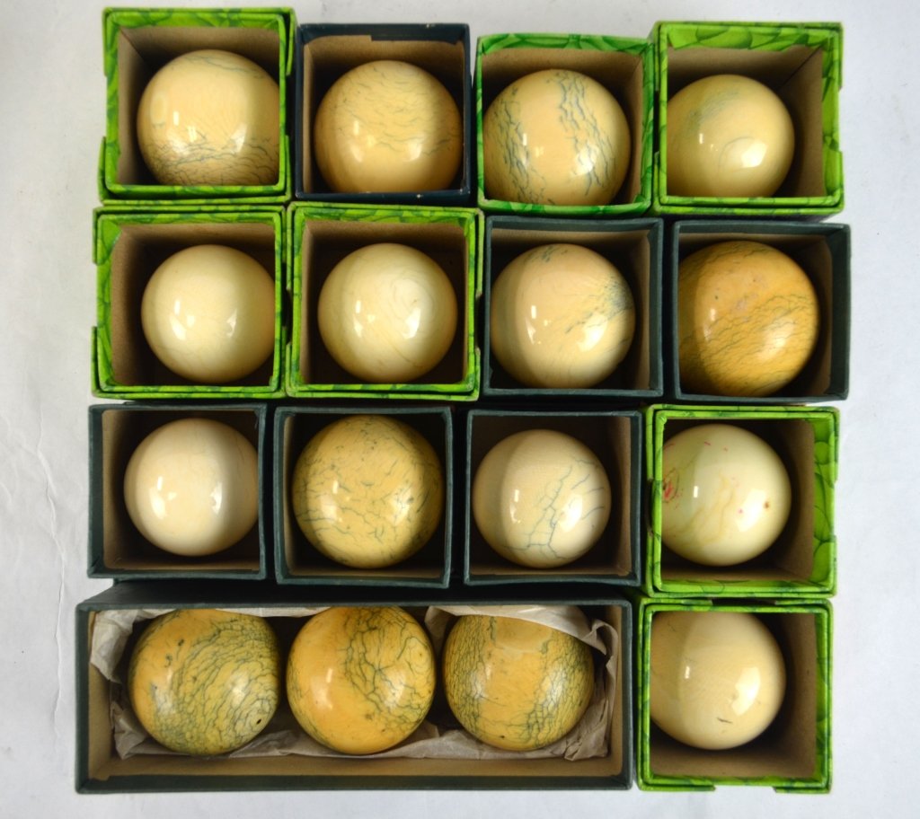 Chinese Antique Bone Billiard Balls Set of Sixteen: Chinese Antique Bone Billiard Balls Set of Sixteen. dia:21/2"