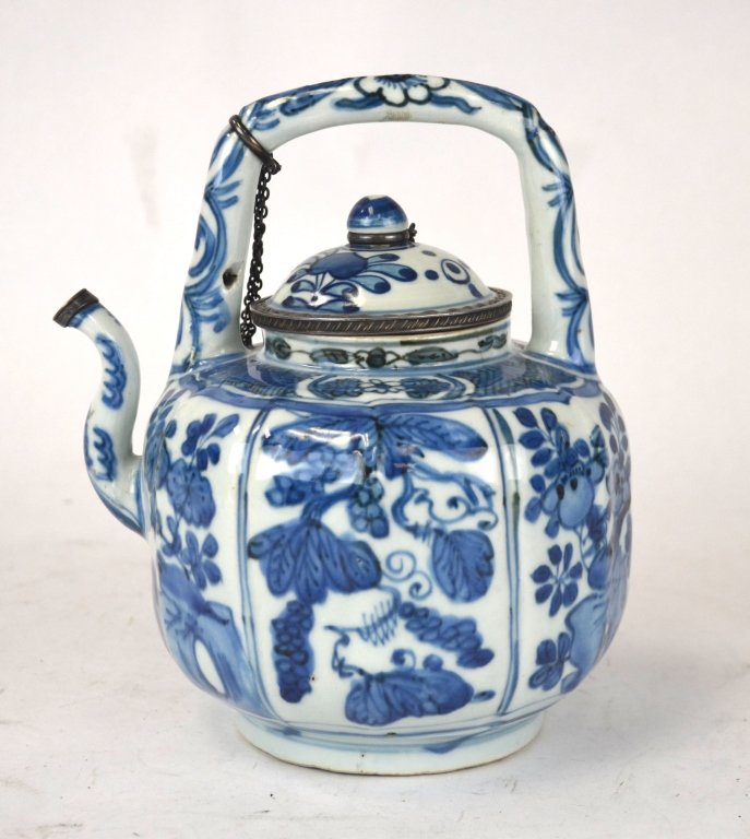 Ming Chinese Blue & White Porcelain Teapot (1 of 10)