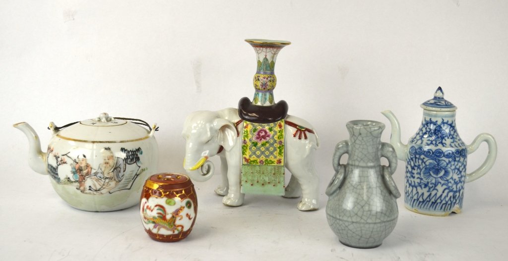 Group of Five Chinese Porcelain Pieces (1 of 9)