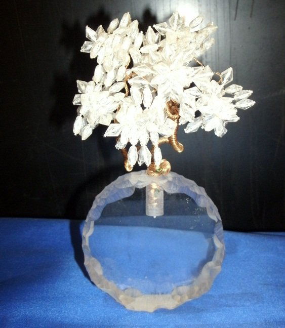 SIGNED VAN TEAL LUCITE SCULPTURE-FLOWERS W/ BRASS: SIGNED VAN TEAL LUCITE SCULPTURE-FLOWERS W/ BRASS VINES OWN THIS BEAUTIFUL PIECE OF ART! BEAUTIFUL LUCITE SCULPTURE OF FLOWERS IN A VASE WITH BRASS VINES. A L