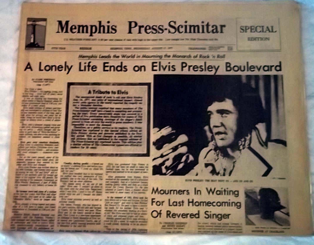 Vintage Newspaper"A lonely life ends on Elvis Presley": Vintage Newspaper: Memphis press Scimitar "A lonely life ends on Elvis Presley Blvd". Special edition tribute to Elvis. Wednesday, August 17, 1977 Memphis Tennessee great issue rnWhen folded measures 