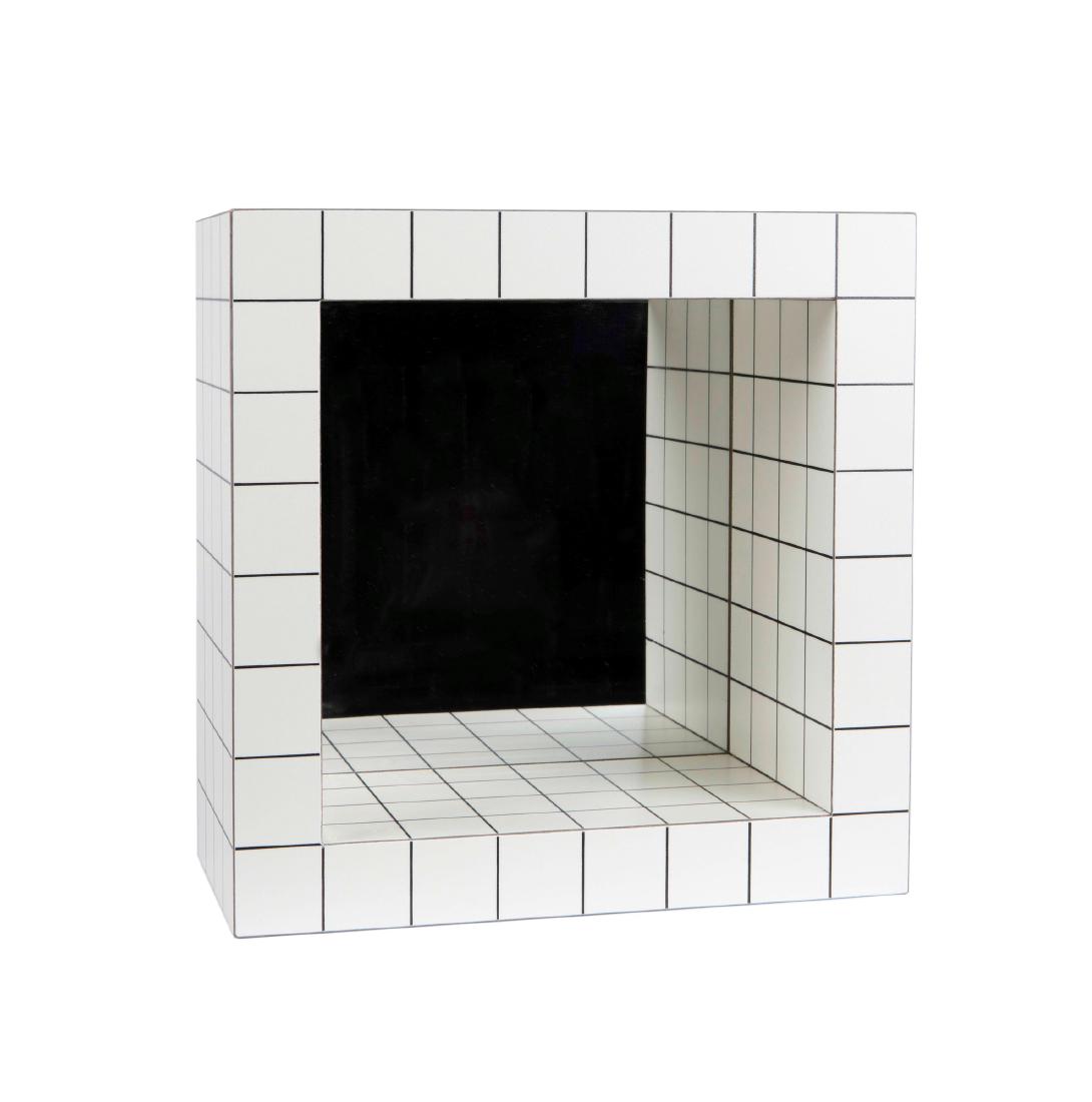 Superstudio Group (1966), Specchio misuratore, 1976: multiplo in laminato print serigrafato e specchio, cm 24x24x12 tiratura 500 esemplari, di cui, effettivamente realizzati, un centinaio numerati e firmati su etichetta es. 87/500 Plura Edizioni, Milano