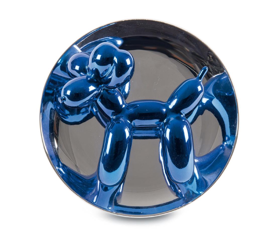 Jeff Koons (1955), Balloon dog (Blue), 2005: porcellana, diametro cm 27 firmato e numerato es. 1460/2300 Â© Jeff Koons prodotto da Bernardaud, Limonges