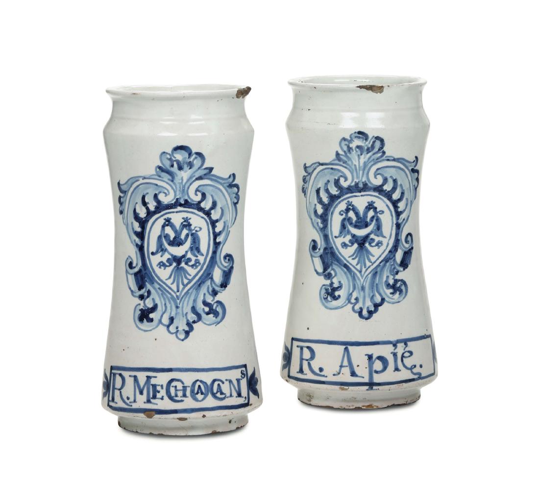 Coppia di albarelli Spagna, Talavera, inizio del XVIII (1 of 3)