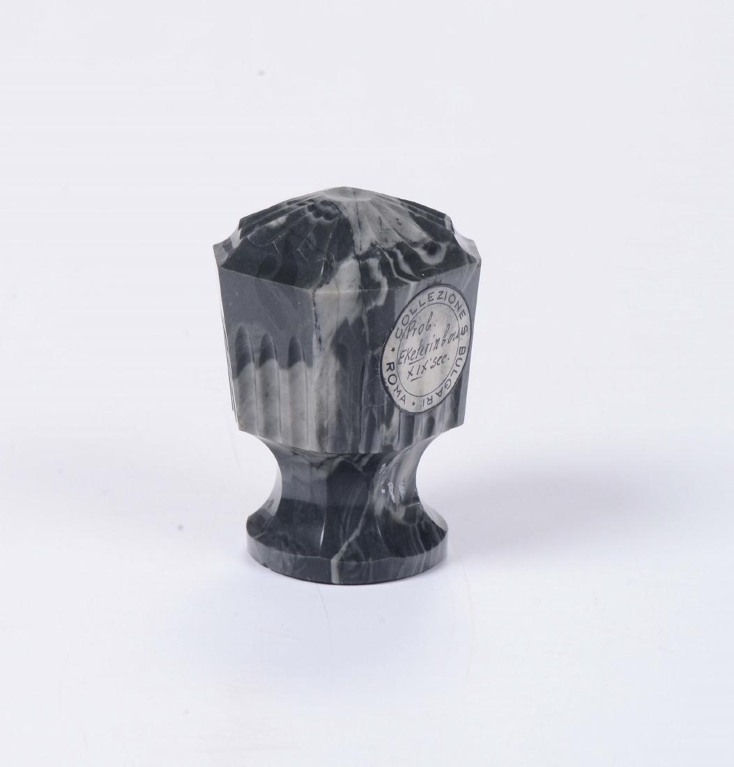 A seal in sculpted agate within a box, 19th century (1 of 4)