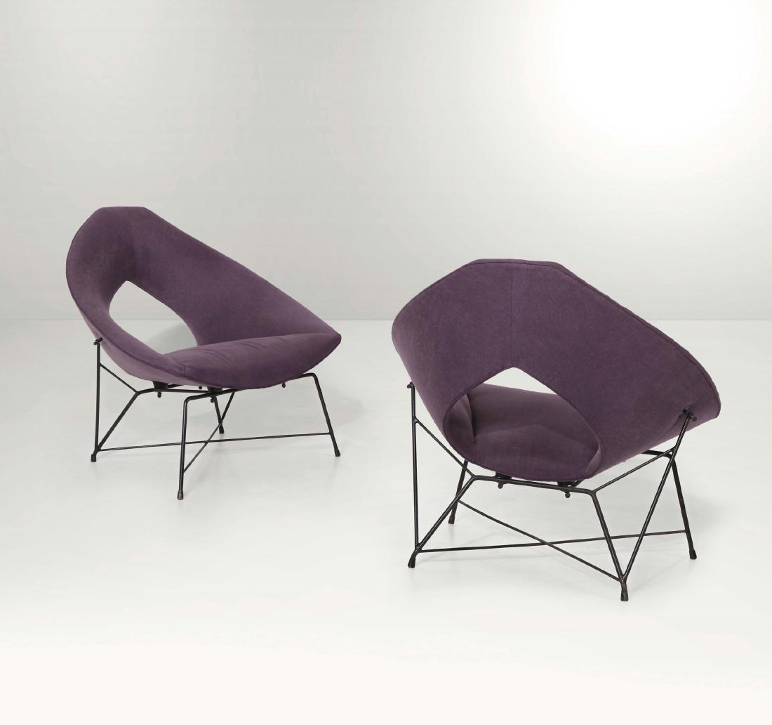 Augusto Bozzi,: Coppia di poltrone Kosmos con struttura in metallo laccato e rivestimento in tessuto. Prod. Saporiti, Italia, 1950 ca. cm 68x80x80, Bibliografia A. Branzi, M. De Lucchi, Il Design Italiano Degli Anni