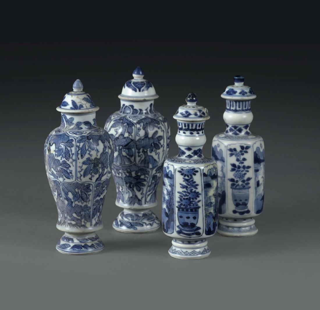 Two pairs of vases with lid in white and blue (1 of 1)