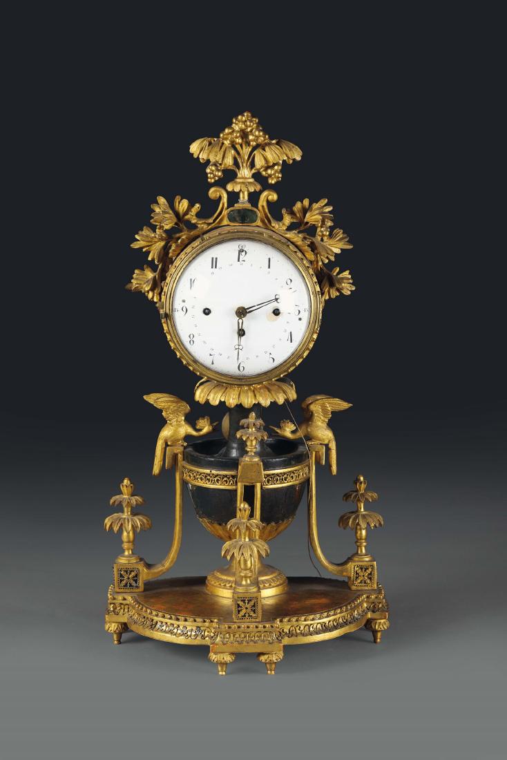 A table pendulum clock in carved and gilt wood, Wien (1 of 1)
