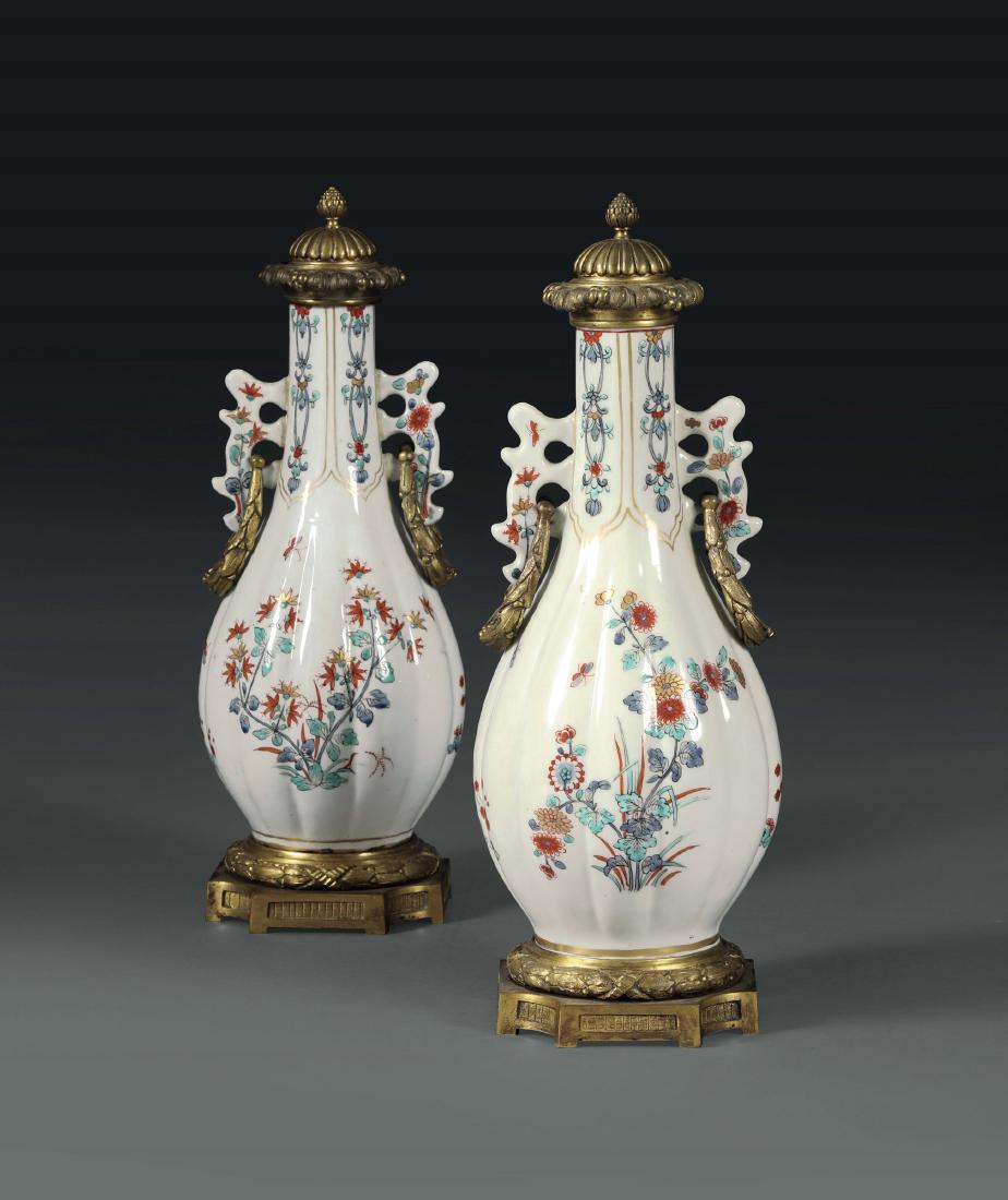 A pair of bottles. Paris, Samson manufacture, beginning (1 of 1)
