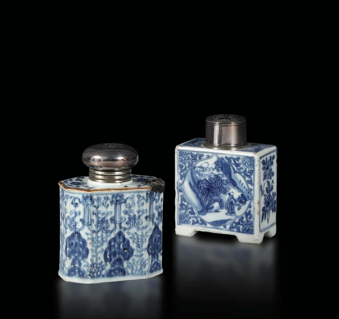 A pair of tea boxes in porcelain with a white and blue (1 of 1)