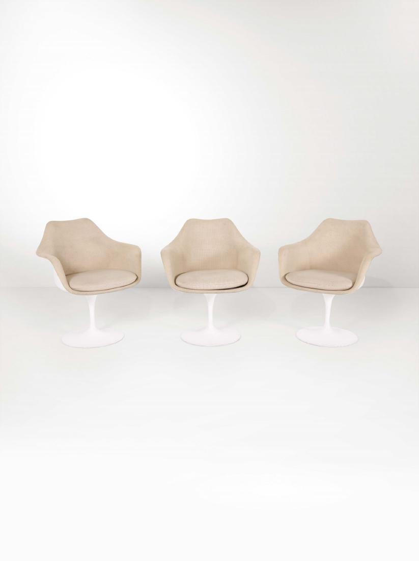 Eero Saarinen,: Tre sedie con braccioli Tulip 150A in vetroresina con seduta rivestita in stoffa e base in fusione dâ€™alluminio. Prod. Knoll, USA, 1970 cm 68x80x60, Bibliografia E. Larrabee, M. Vignelli, Knoll 
