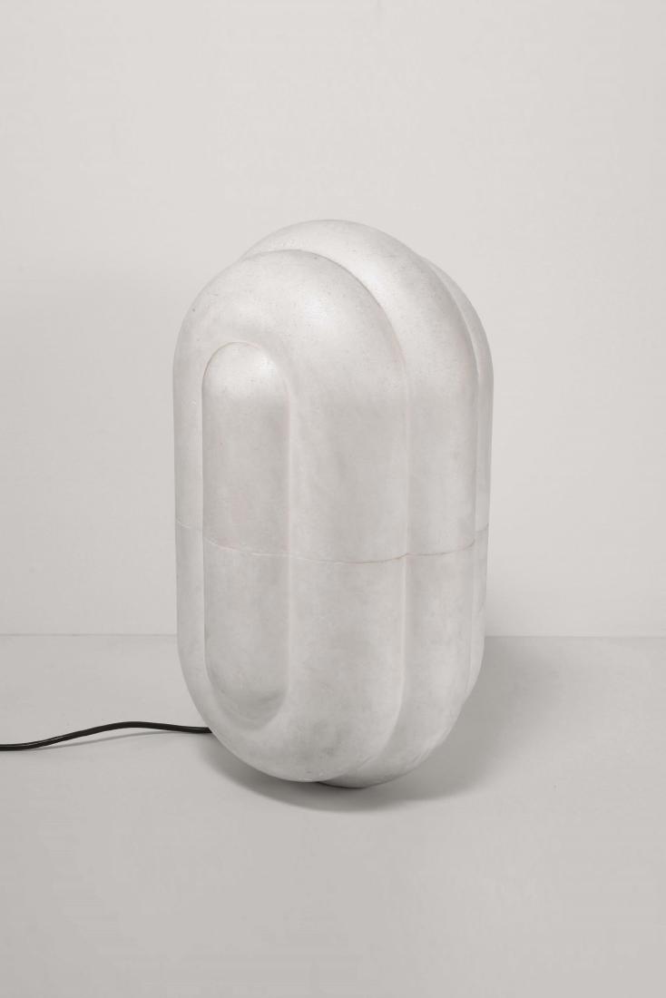 Ingo Maurer,: Lampada da tavolo mod. Metropolight in polistirene stampato. Prod. Design M., Monaco, 1970 ca. cm 24x49