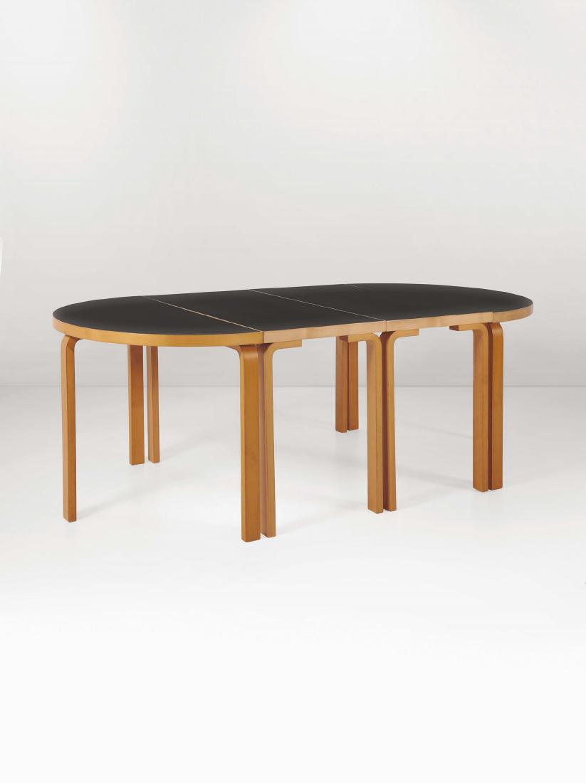 Alvar Aalto,: Tavolo componibile in legno compensato e curvano, con piano in formica. Prod. Svezia, 1940 ca. Modulo cm 100x72x50; Tavolo completo cm 100x72x200