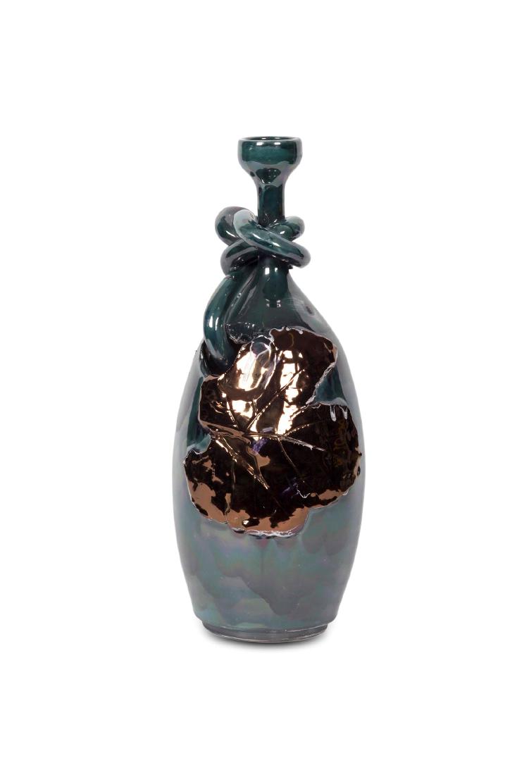 Antonio Recalcati (1938), Vaso n.366, 1990: terracotta, cm 44x17x17, Provenienza: Collezione VAF Stiftung, Francoforte sul Meno (n.1824) Esposizioni: Antonio Recalcati. Terrakotta, Museo Ludwig, Colonia, 10 novembre 1992 - 3 gennaio 1993 Biblio