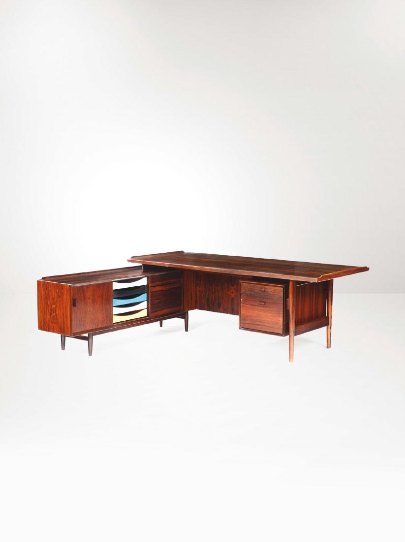 Arne Vodder,: Scrivania 207 con struttura in legno e dettagli in metallo. Prod. Danimarca, 1960 ca. cm 200x90x190