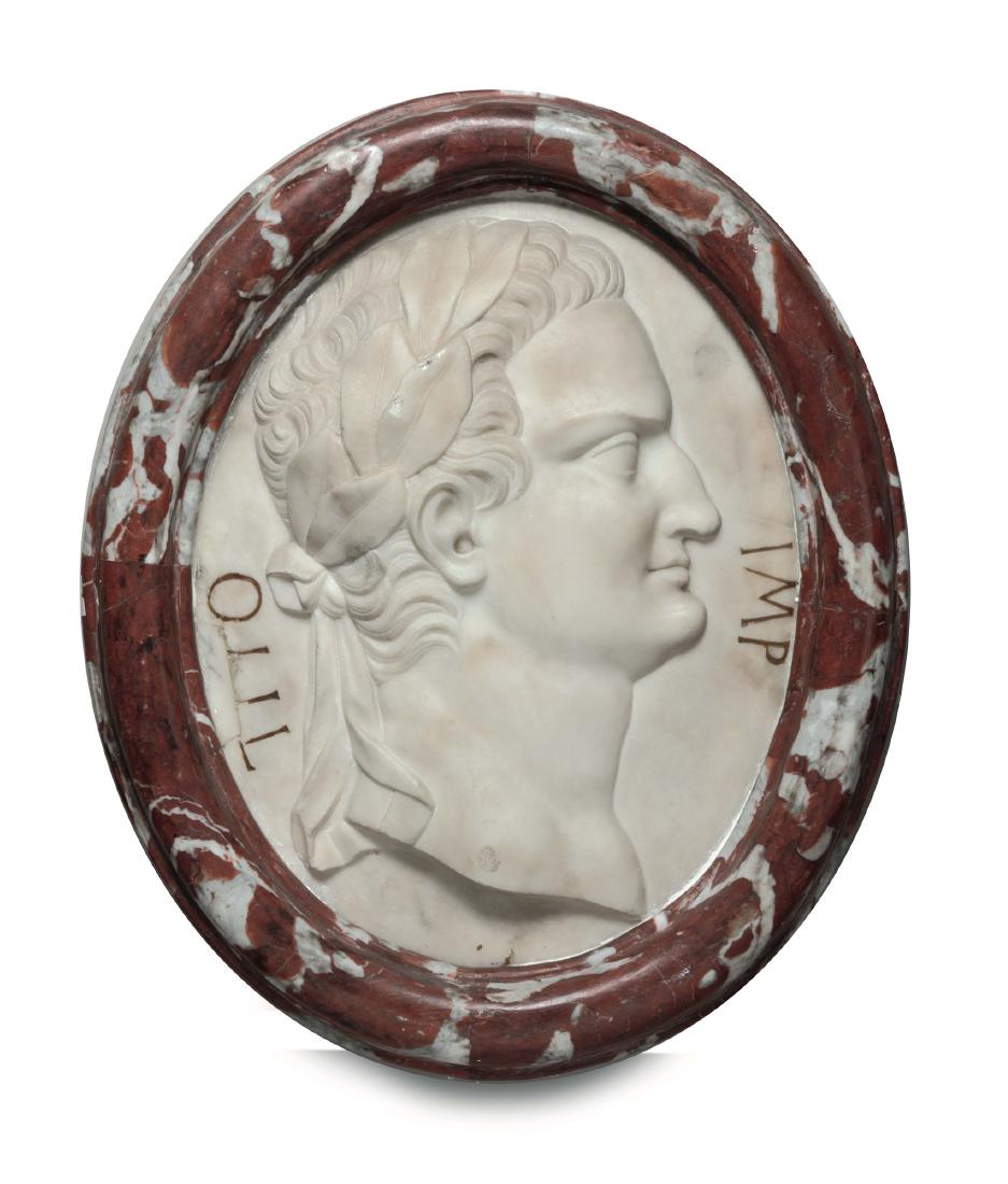 Coppia di medaglioni in marmo bianco raffiguranti gli (1 of 2)