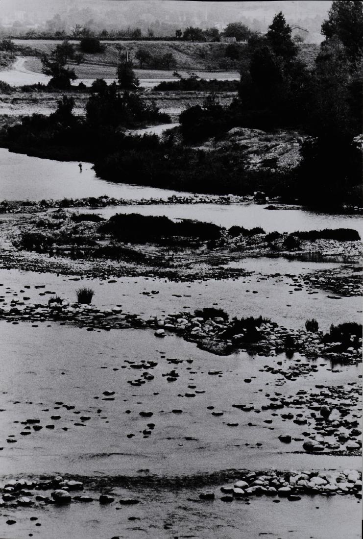 Gabriele Basilico (1944-2013), Lo Scrivia a Cassano: black and white print, cm 39x26,5 Stamp of the artist on the back