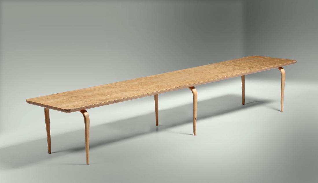 Bruno Mathsson,: Tavolo basso con struttura in legno. Prod. Svezia, 1970 ca. cm 210x40x35