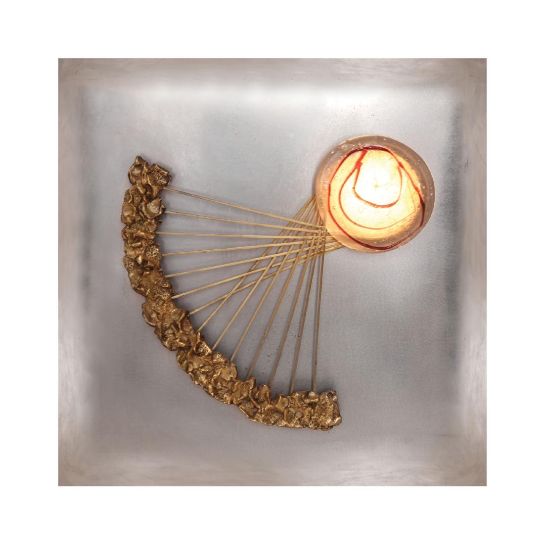 Angelo Brotto,: Pannello luminoso con struttura in acciaio ed elementi in bronzo e vetro. Etichetta originale. Prod. Esperia, Italia, 1970 ca. cm 80x20x80