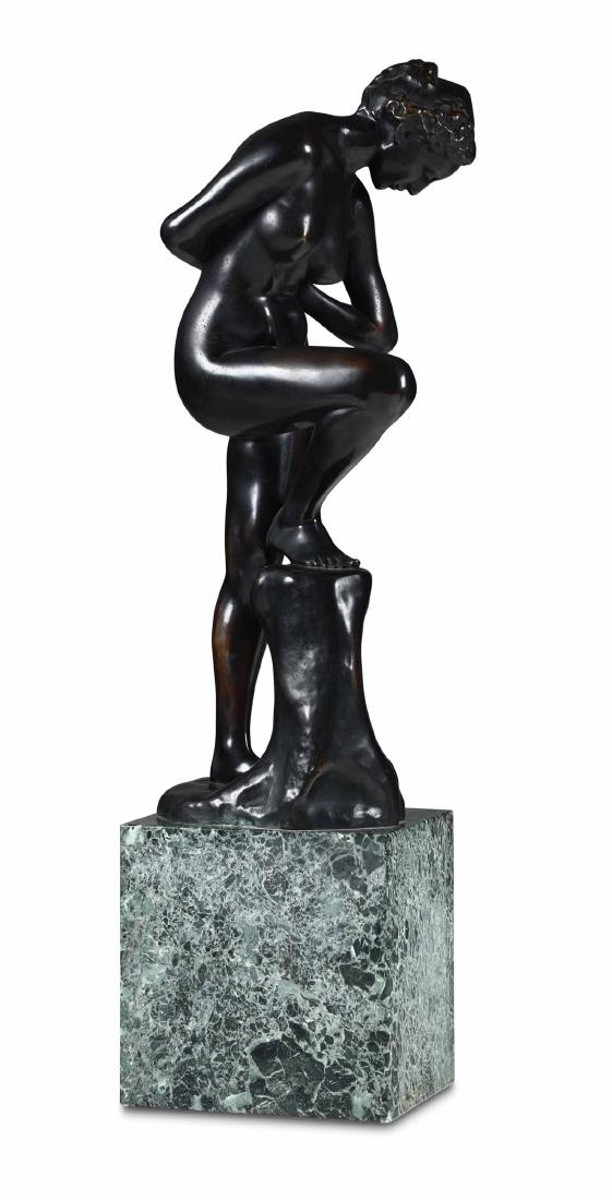 Max Klinger (1857 â€“ 1920), Figura femminile: scultura in bronzo con base in marmo. Fonderie di Berlino, altezza totale cm 56, solo scultura cm 40