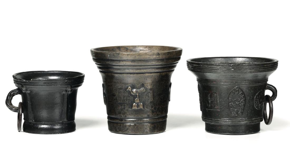 Tre mortai in bronzo, XVI-XVII secolo, varie (1 of 3)