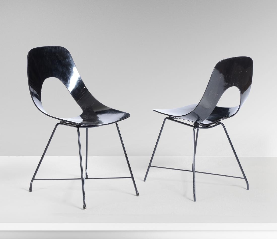 Augusto Bozzi,: Coppia di sedie mod. Ariston in compensato curvato laccato, struttura in metallo laccato e particolari in ottone. Prod. Saporiti, Italia, 1950 ca. cm 81,5x42x48