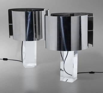Fabrizio Cocchia e Gianfranco Fini,: Coppia di lampade da tavolo mod. Cesca con paralume in acciaio e base in plexiglass. Prod. New Lamp, Italia, 1970 ca. cm 55, Bibliografia P. Palma, C. Vannicola, Italian Light, 1960-1980. Cento lampad
