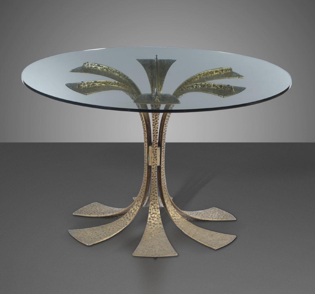 Luciano Frigerio, a table with a hammered bronze: Tavolo mod. Juan con struttura in bronzo martellato e piano in vetro. Prod. Frigerio di Desio, Italia, 1968 cm 78x120