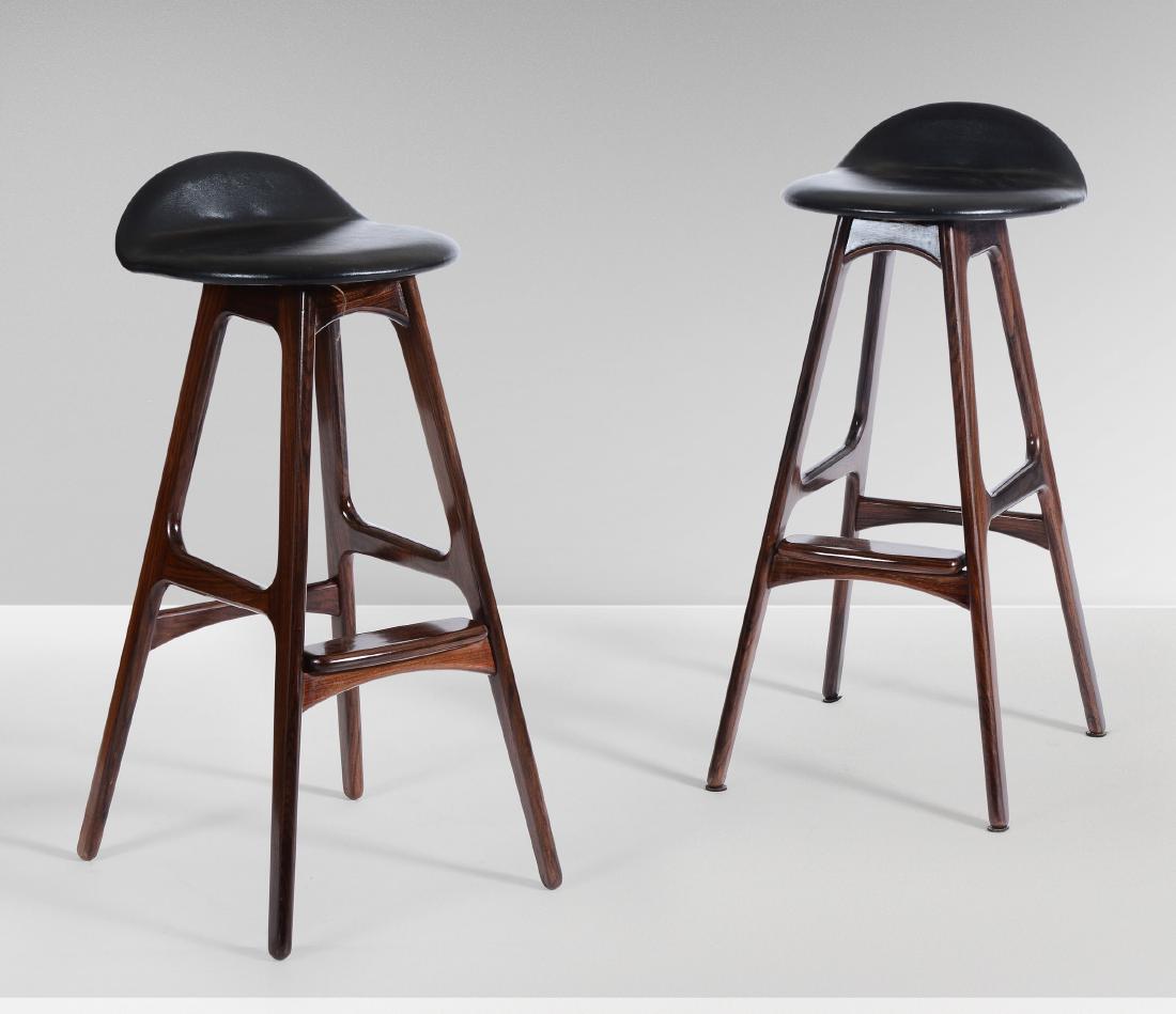 Coppia di sgabelli in legno e skai., (1 of 1)